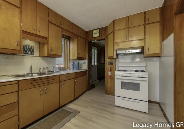 4th image of 762 Parkwood Dr, Six Lakes, MI 48886 | MLS# 65026041323