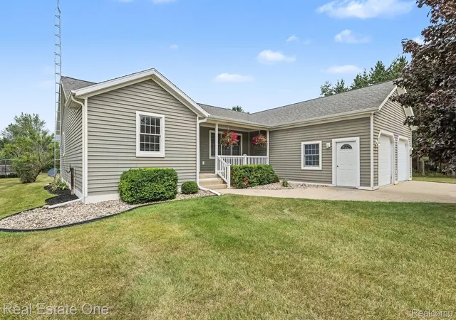 Photo 2 of Single family home for sale at 3690 Densmore Rd, Caro, MI 48723 | MLS# 20261062379 | Listing updated on 2026-09-16