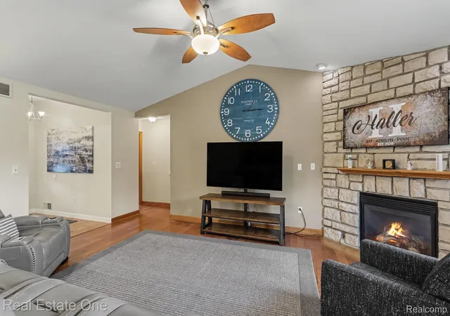 Photo 4 of Single family home for sale at 3690 Densmore Rd, Caro, MI 48723 | MLS# 20261062379 | Listing updated on 2026-09-16