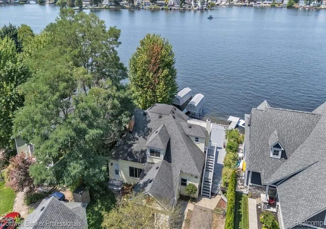 Photo 3 of Single family home for sale at 16 S N Shore Dr, Lake Orion, MI 48362 | MLS# 20261062382 | Listing updated on 2026-08-25