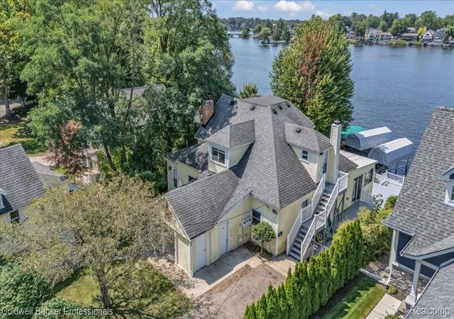 Photo 4 of Single family home for sale at 16 S N Shore Dr, Lake Orion, MI 48362 | MLS# 20261062382 | Listing updated on 2026-08-25
