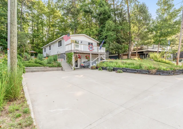 Photo 1 of Sale Pending at 2144 E Lake Mitchell Dr, Cadillac, MI 49601 | MLS# 72026041331 | Listing updated on 2026-09-18