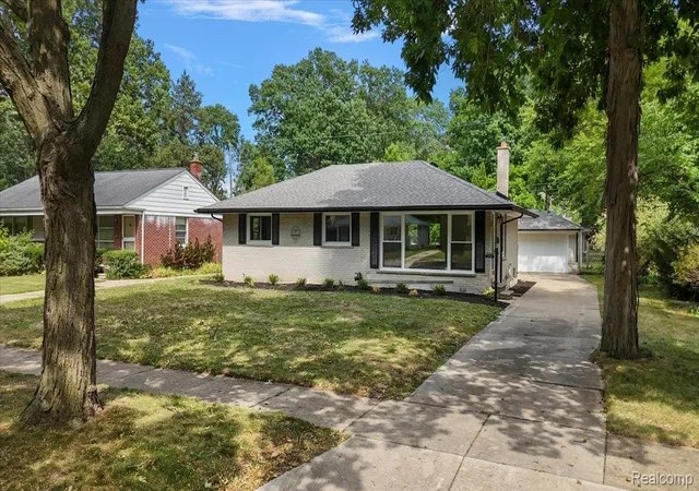 Photo 1 of Sale Pending at 27626 Lexington Pkwy, Southfield, MI 48076 | MLS# 20261062396 | Listing updated on 2026-09-07