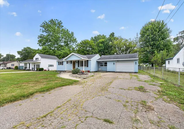 4th image of 6162 Sandy Ln, Burton, MI 48519 | MLS# 5050217811