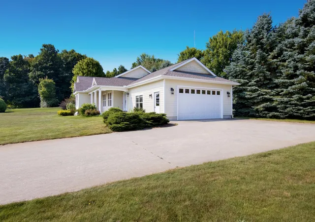 3rd image of 5162 Stonefield Dr, Traverse City, MI 49684 | MLS# 78080072072