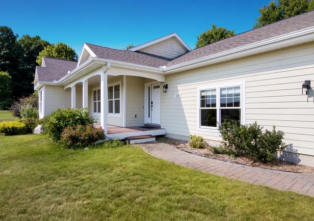 4th image of 5162 Stonefield Dr, Traverse City, MI 49684 | MLS# 78080072072