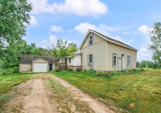 3rd image of 10055 8 Mile Rd, Evart, MI 49631 | MLS# 72026041359