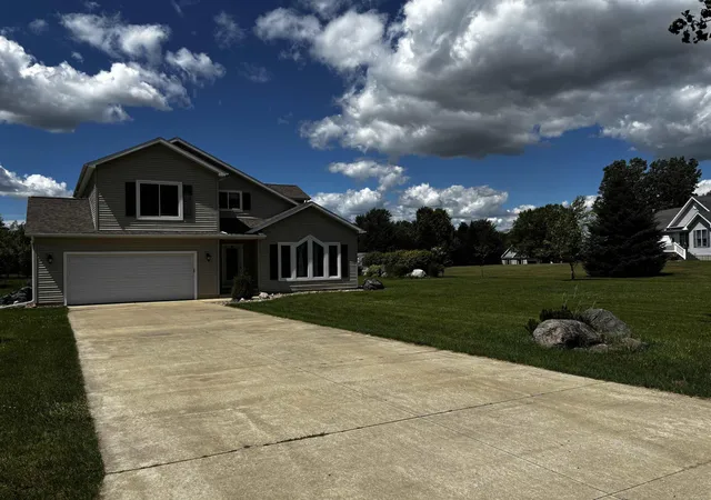 Photo 2 of Single family home for sale at 4079 Erin Ct, Pleasant Lake, MI 49272 | MLS# 58050217814 | Listing updated on 2026-08-07