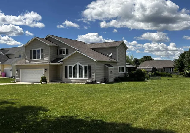 Photo 3 of Single family home for sale at 4079 Erin Ct, Pleasant Lake, MI 49272 | MLS# 58050217814 | Listing updated on 2026-08-07