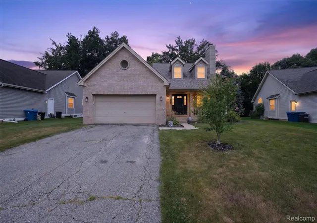 Photo 2 of Single family home for sale at 16130 Aspen Holw Dr, Fenton, MI 48430 | MLS# 20261062419 | Listing updated on 2026-09-05