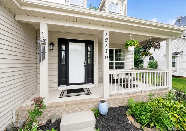 Photo 3 of Single family home for sale at 16130 Aspen Holw Dr, Fenton, MI 48430 | MLS# 20261062419 | Listing updated on 2026-09-05