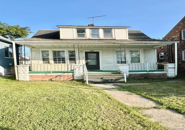 Photo 2 of Single family home for sale at 5582 Caniff St, Hamtramck, MI 48212 | MLS# 20261062420 | Listing updated on 2026-08-08