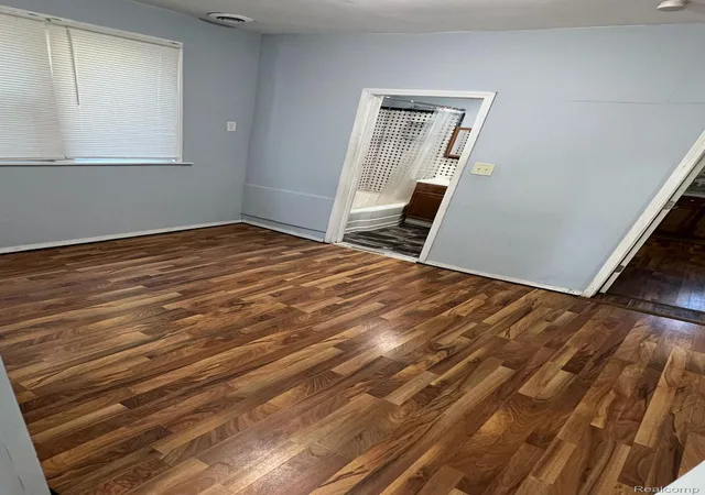 Photo 4 of Single family home for sale at 5582 Caniff St, Hamtramck, MI 48212 | MLS# 20261062420 | Listing updated on 2026-08-08