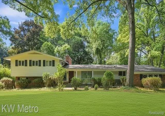 Photo 1 of Single family home for sale at 4966 Whispering Pine Ln, Bloomfield Hills, MI 48302 | MLS# 20261062423 | Listing updated on 2026-09-16