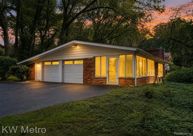 Photo 3 of Single family home for sale at 4966 Whispering Pine Ln, Bloomfield Hills, MI 48302 | MLS# 20261062423 | Listing updated on 2026-09-16