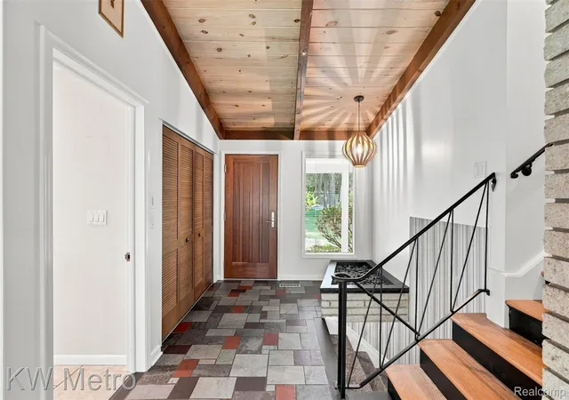 Photo 4 of Single family home for sale at 4966 Whispering Pine Ln, Bloomfield Hills, MI 48302 | MLS# 20261062423 | Listing updated on 2026-09-16