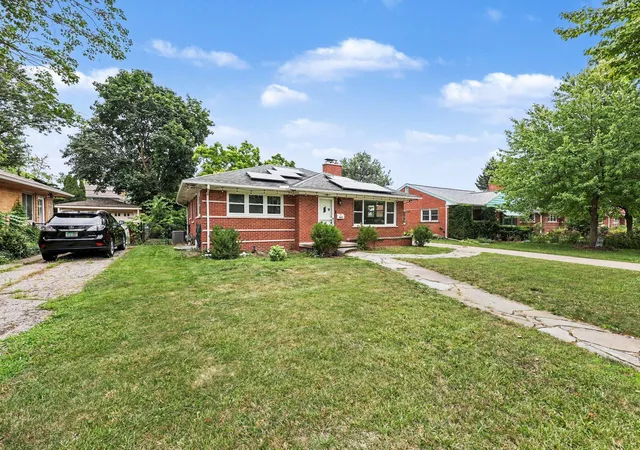 2nd image of 1597 Greenview Dr, Ann Arbor, MI 48103 | MLS# 81026041365