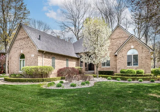 Photo 2 of Single family home for sale at 53588 Oak Grv, Shelby Township, MI 48315 | MLS# 20261062432 | Listing updated on 2026-08-19