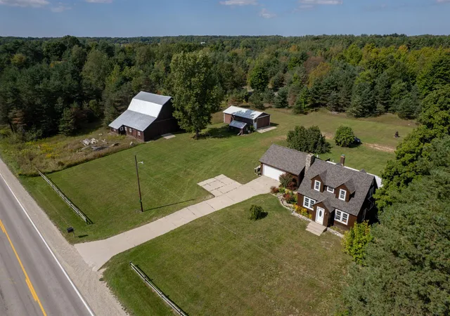Photo 1 of Single family home for sale at 8616 Cedar Run Rd, Traverse City, MI 49684 | MLS# 78080072076 | Listing updated on 2026-09-11