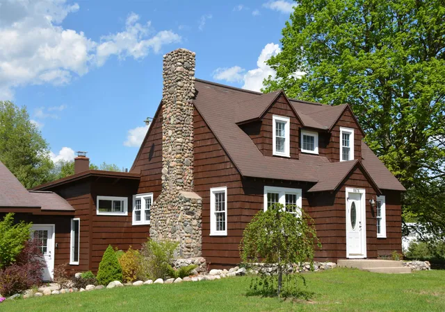 Photo 3 of Single family home for sale at 8616 Cedar Run Rd, Traverse City, MI 49684 | MLS# 78080072076 | Listing updated on 2026-09-11