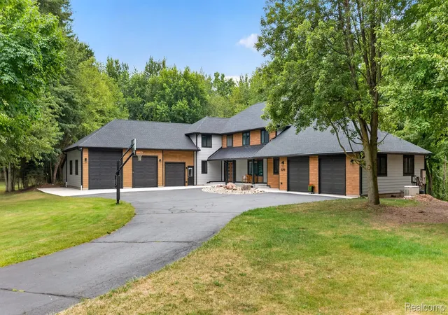 2nd image of 8290 Burleigh Rd, Grand Blanc, MI 48439 | MLS# 20261062439