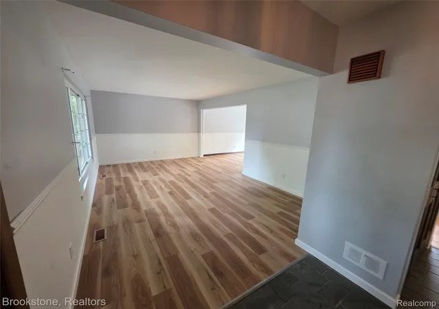 Photo 3 of Single family home for sale at 1243 Pickwick Pl, Flint, MI 48507 | MLS# 20261062446 | Listing updated on 2026-08-07