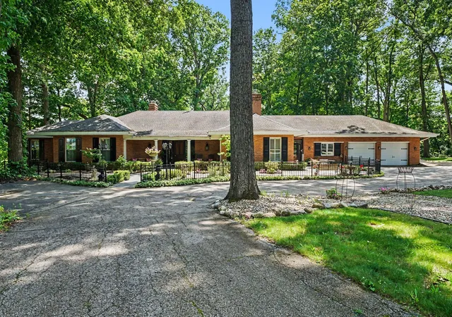 Photo 1 of Single family home for sale at 1660 Signal Point Dr, Niles, MI 49120 | MLS# 69026041386 | Listing updated on 2026-09-17