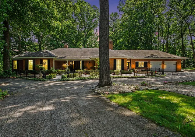 Photo 2 of Single family home for sale at 1660 Signal Point Dr, Niles, MI 49120 | MLS# 69026041386 | Listing updated on 2026-09-17