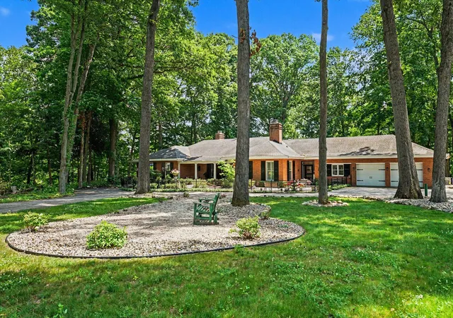 Photo 3 of Single family home for sale at 1660 Signal Point Dr, Niles, MI 49120 | MLS# 69026041386 | Listing updated on 2026-09-17