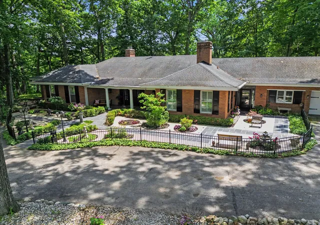 Photo 3 of Single family home for sale at 1660 Signal Point Dr, Niles, MI 49120 | MLS# 69026041386 | Listing updated on 2026-09-17