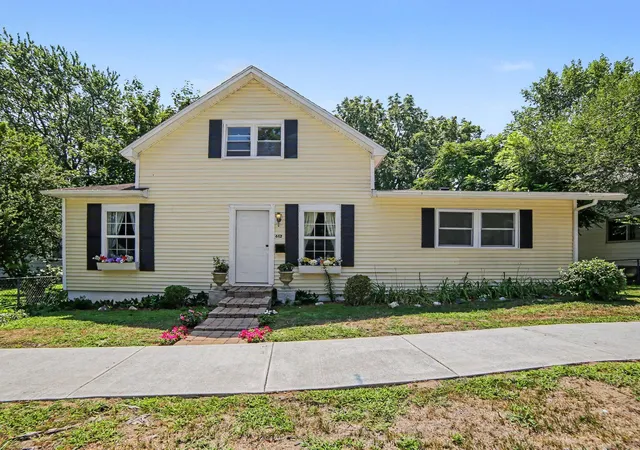 Photo 1 of Single family home for sale at 612 E Melendy St, Ludington, MI 49431 | MLS# 67026041388 | Listing updated on 2026-09-28