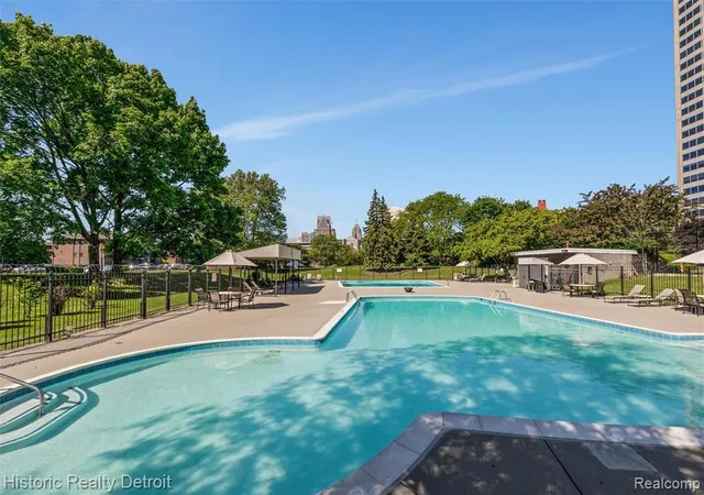 2nd image of 1300 E Lafayette St #305, Detroit, MI 48207 | MLS# 81026041387