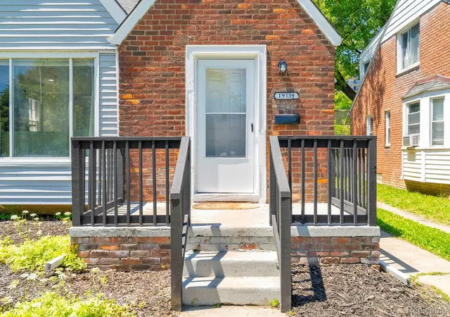 Photo 4 of Single family home for sale at 19139 Plainview Ave, Detroit, MI 48219 | MLS# 20261062450 | Listing updated on 2026-08-07