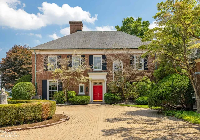 2nd image of 105 Lake Shore Rd, Grosse Pointe Farms, MI 48236 | MLS# 58050217830