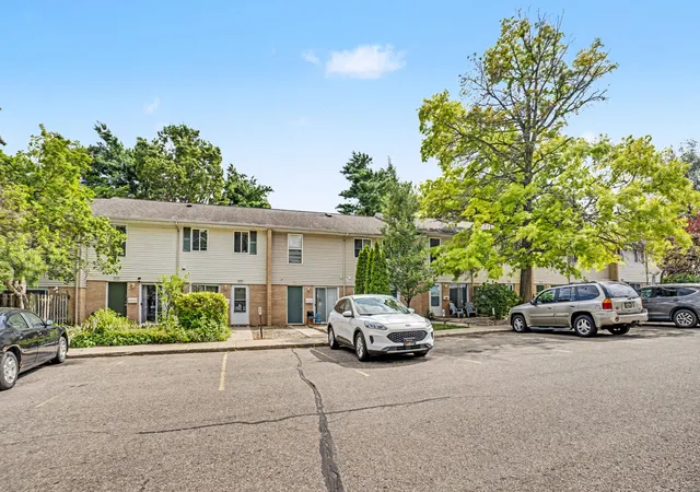 Condo for sale at 3583 Kenbrooke Ct, Kalamazoo, MI 49006 | MLS# 66026041393