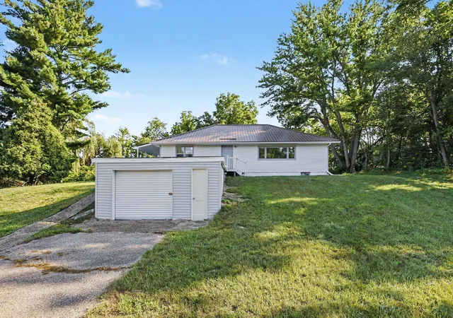 Photo 1 of Single family home for sale at 1582 Bakertown Rd, Buchanan, MI 49107 | MLS# 69026041401 | Listing updated on 2026-08-14
