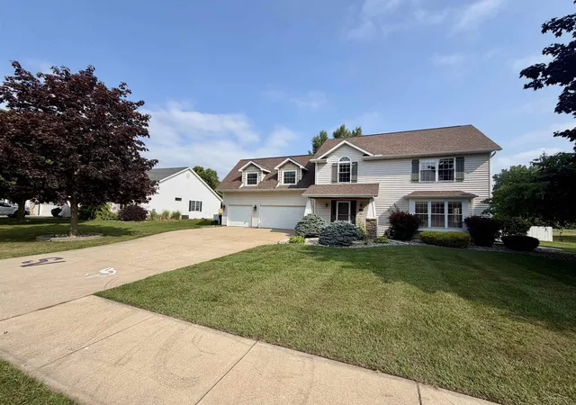 Photo 3 of Single family home for sale at 8876 Valleyview Ct, Saginaw, MI 48609 | MLS# 61050217834 | Listing updated on 2026-08-07