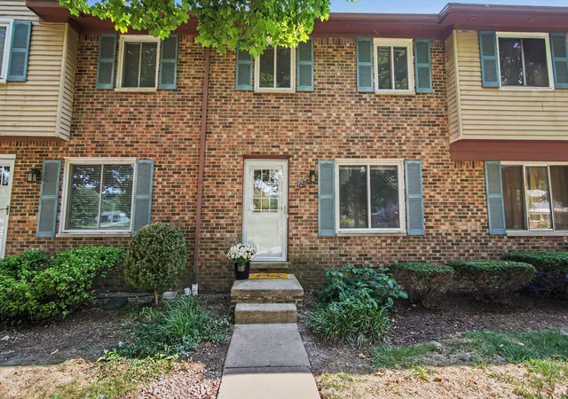 2nd image of 227 Sheffield Dr, Saline, MI 48176 | MLS# 81026041409