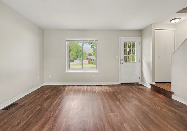 4th image of 227 Sheffield Dr, Saline, MI 48176 | MLS# 81026041409