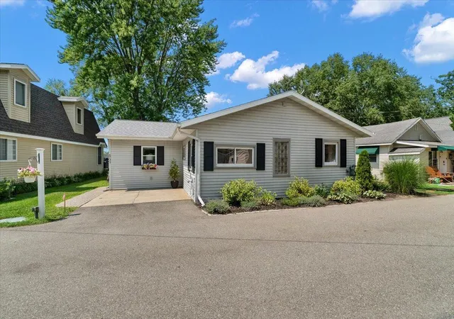 Photo 1 of Single family home for sale at 6731 Campau Lake Dr Se, Alto, MI 49302 | MLS# 65026041415 | Listing updated on 2026-09-15