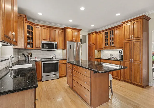Photo 3 of Single family home for sale at 3587 Elk Ct, Zeeland, MI 49464 | MLS# 71026041413 | Listing updated on 2026-08-20