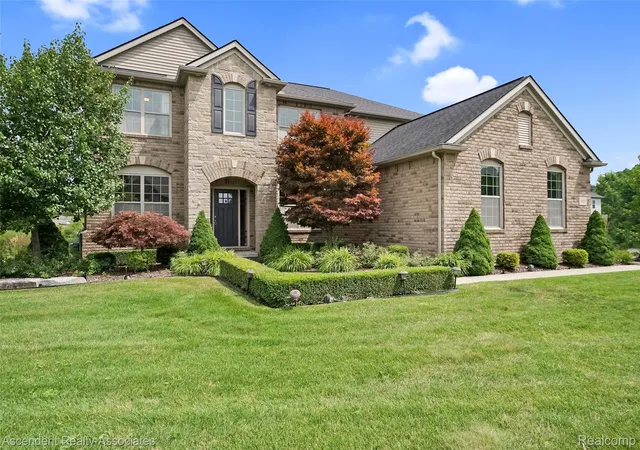 Photo 2 of Single family home for sale at 915 Appleton Ct, Oakland, MI 48363 | MLS# 20261062468 | Listing updated on 2026-08-30