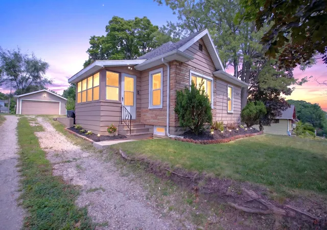 Photo 1 of Single family home for sale at 438 W Monroe St, Jackson, MI 49202 | MLS# 55026041417 | Listing updated on 2026-09-14