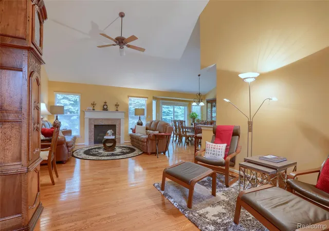 Listing Photo 5 - Condo for sale in building located at 3845 Arbor Dr, Auburn Hills, MI 48326