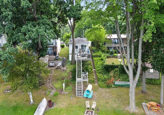 Photo 2 of Single family home for sale at 52784 Twin Lakeview Dr, Dowagiac, MI 49047 | MLS# 69026041423 | Listing updated on 2026-08-17