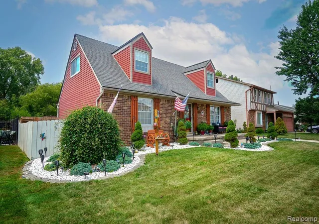 Photo 2 of Single family home for sale at 25058 Montebello Dr, Woodhaven, MI 48183 | MLS# 20261062485 | Listing updated on 2026-09-06