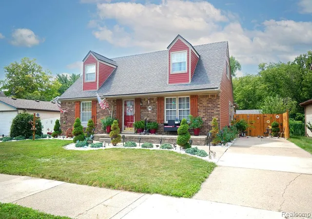 Photo 3 of Single family home for sale at 25058 Montebello Dr, Woodhaven, MI 48183 | MLS# 20261062485 | Listing updated on 2026-09-06