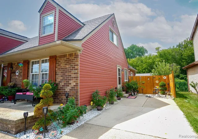 Photo 4 of Single family home for sale at 25058 Montebello Dr, Woodhaven, MI 48183 | MLS# 20261062485 | Listing updated on 2026-09-06