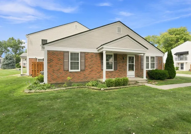Photo 3 of Condo for sale at 24729 Meadow Crk Dr, Harrison Township, MI 48045 | MLS# 58050217848 | Listing updated on 2026-08-08