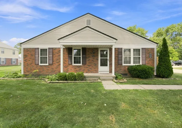 Photo 4 of Condo for sale at 24729 Meadow Crk Dr, Harrison Township, MI 48045 | MLS# 58050217848 | Listing updated on 2026-08-08
